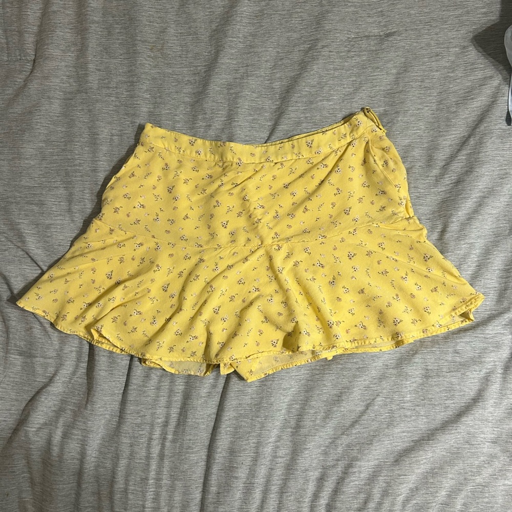 Hollister High-Rise Yellow Floral Mini Skort